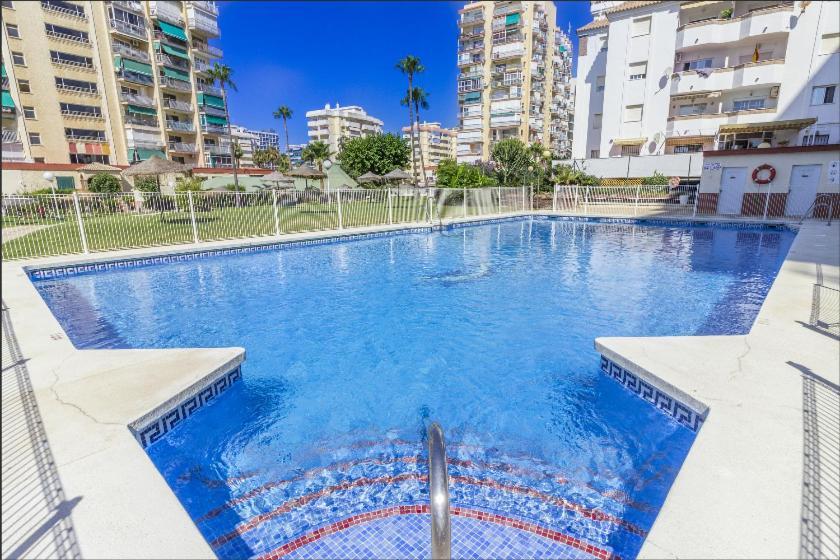 Maravilloso Apartamento En Primera Línea De Playa Benalmádena Exterior foto