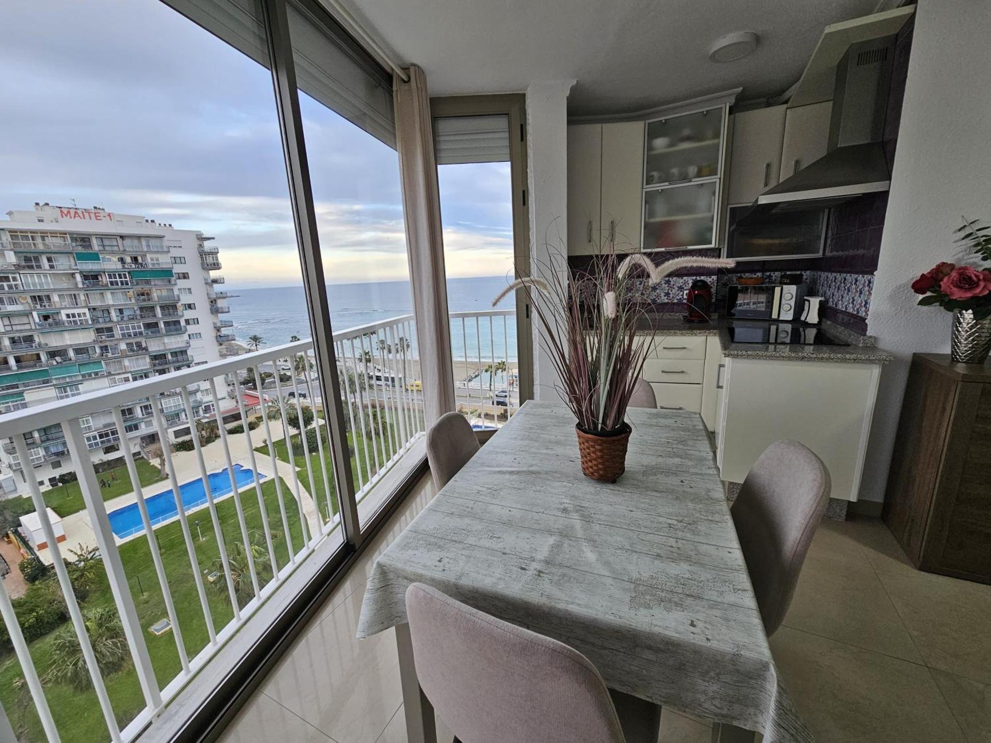 Maravilloso Apartamento En Primera Línea De Playa Benalmádena Exterior foto